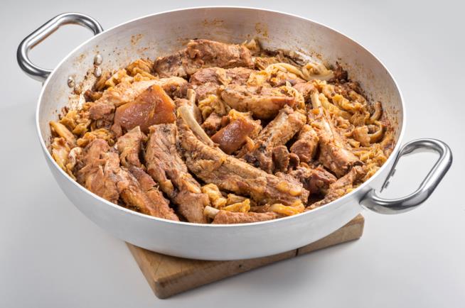Cassouela milanese: la ricetta tradizionale con la verza e la carne di maiale Cassouela milanese