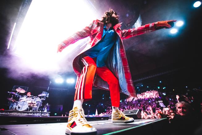 Jared Leto a Casalecchio di Reno Jared Leto incita i fan dal palco