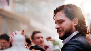 Kit Harington nella pubblicità di The One D&G Kit Harington batte le mani nella pubblicità del profumo The One