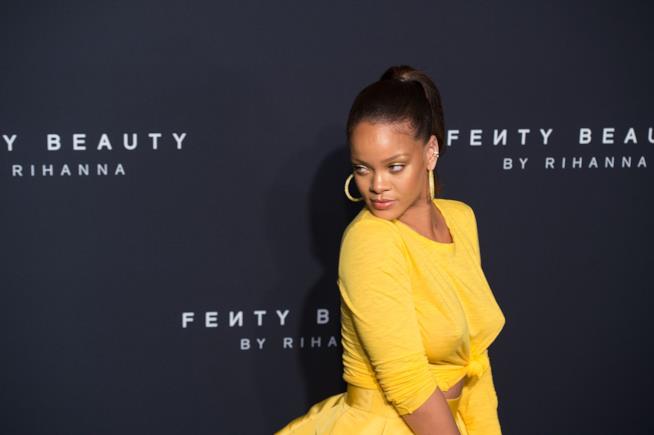 Rihanna annuncia il lancio dei prodotti di make-up Fenty Beauty in Italia Rihanna al lancio di Fenty Beauty