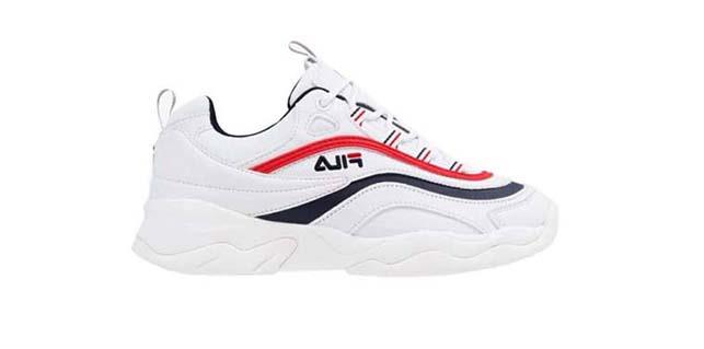 Le Sneakers super leggere con platform di Fila Fila modello Ray bianche con dettagli rosso e blu