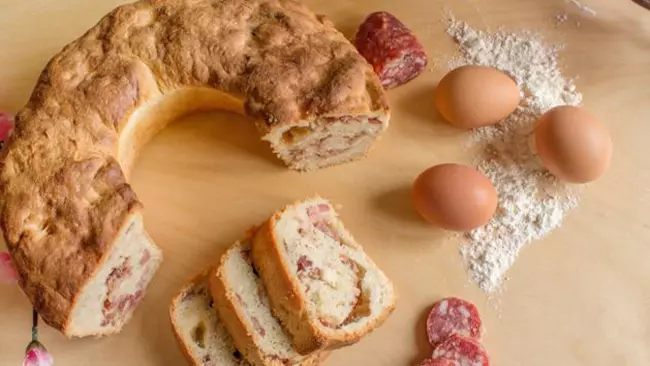 tortano napoletano con formaggi e salumi tortano napoletano