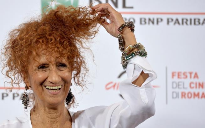 Anna Mazzamauro parla della signorina Silvani Anna Mazzamauro in primo piano