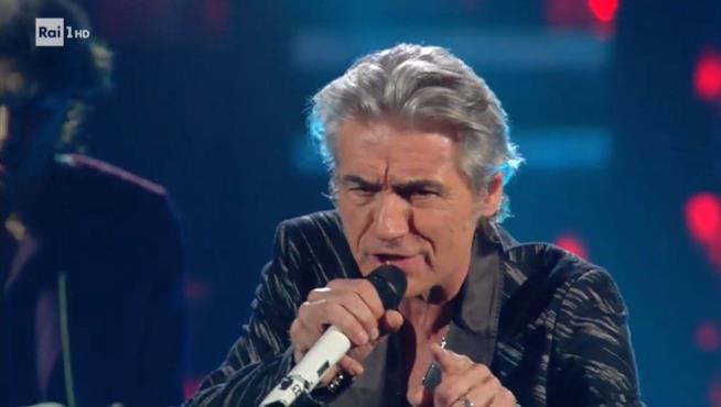 Ligabue a Sanremo 2019 Ligabue durante la performance a Sanremo 2019