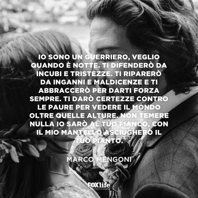 Citazione Mengoni Sposi si baciano teneramente