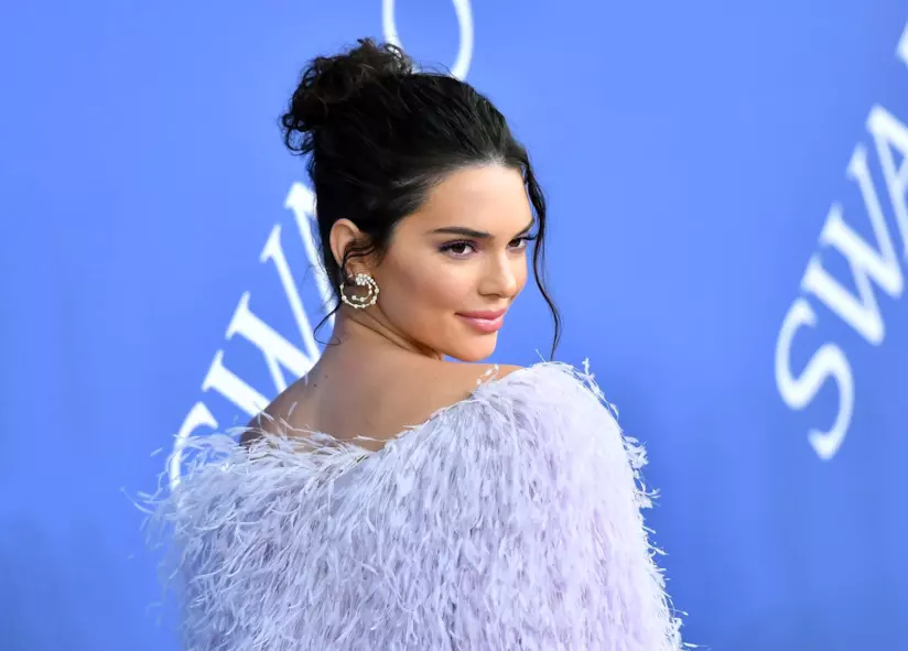 Kendall Jenner si prepara al lancio della sua linea di cosmetici e profumi Kendall Jenner