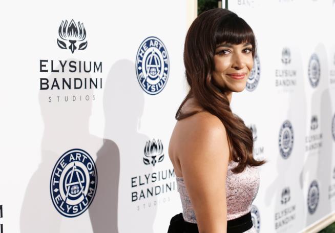 Hannah Simone e Jesse Giddings hanno avuto il loro primo figlio Primo piano di Hannah Simone