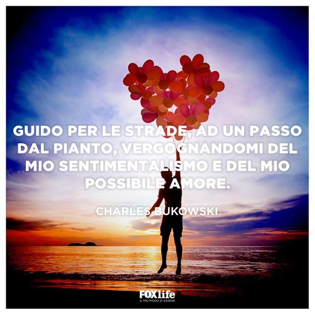 Frase sui sentimenti Uomo con dei palloncini in mano