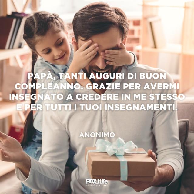 Frasi festa del papà: Insegnamenti paterni Bimba copre gli occhi del padre