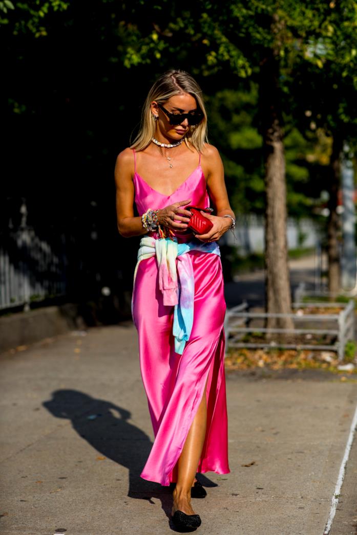 Abito sottoveste in raso Slip dress rosa alla PE 2020 NYFW