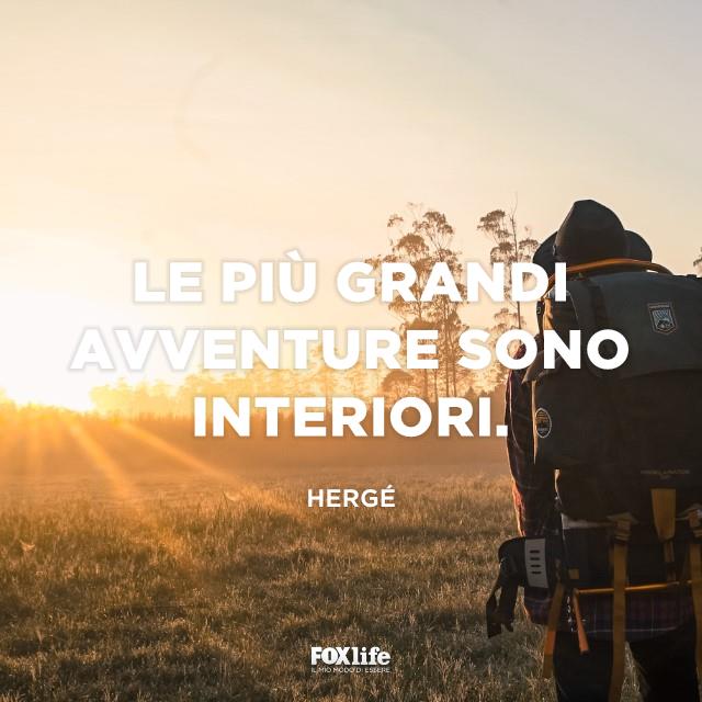 Frase avventura Uomo con zaino in spalla