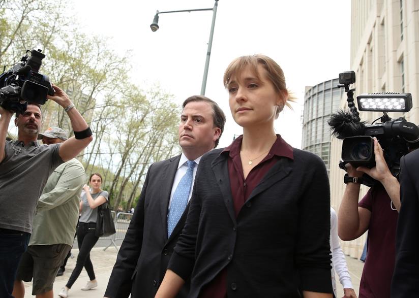 Allison Mack si reca in tribunale Allison Mack