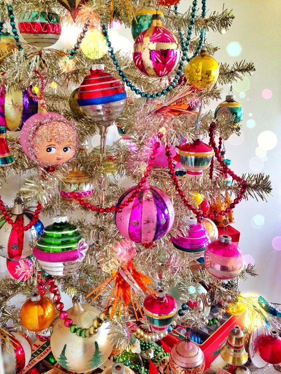 Albero di Natale vintage Albero natalizio con decorazioni vintage