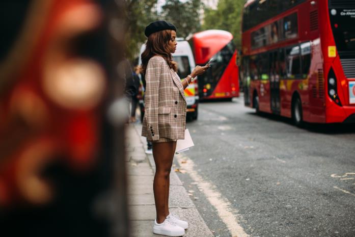 Blazer a quadri Blazer a quadri con sneakers