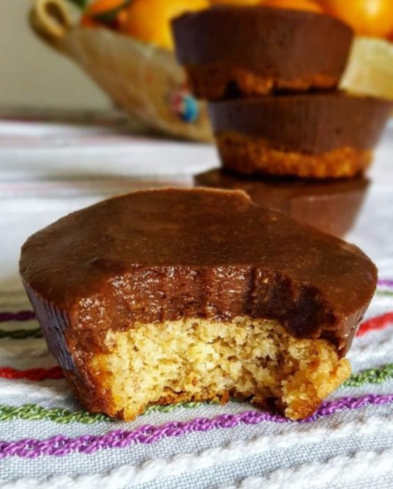 Dolcetto al cacao e cachi Tortino con crema al cacao