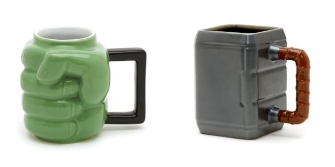 Tazze degli eroi Marvel Hulk e Thor Due tazze: a forma di pugno di Hulk e di martello di Thor