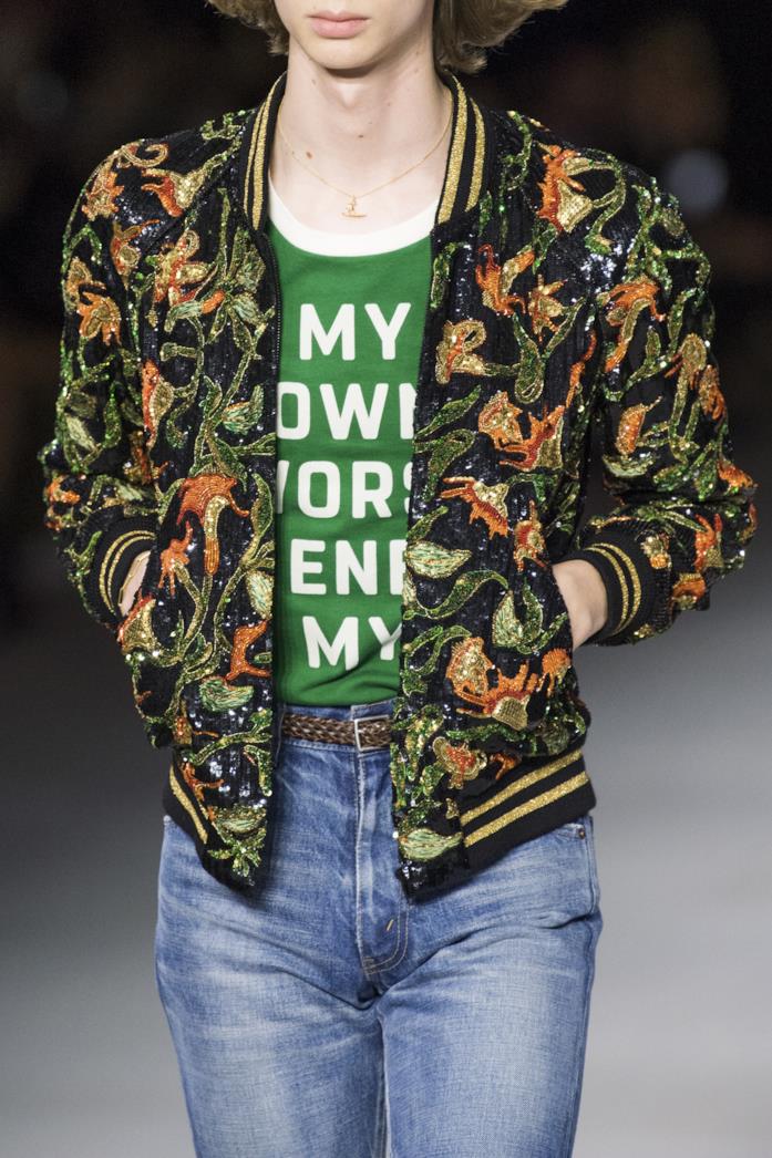T-shirt verde con le scritte da Celine T-shirt verde con le scritte in passerella da Celine