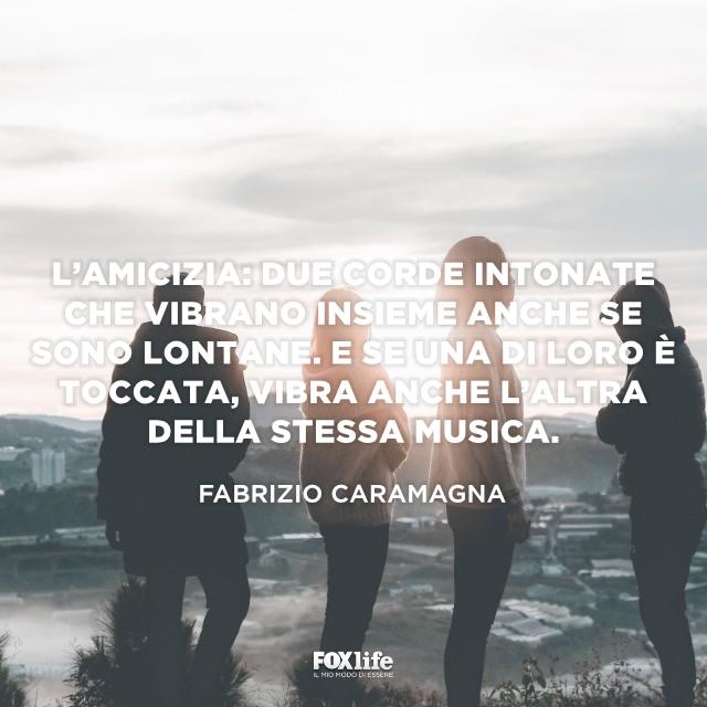 Citazione Caramagna Gruppo di amici su un promontorio