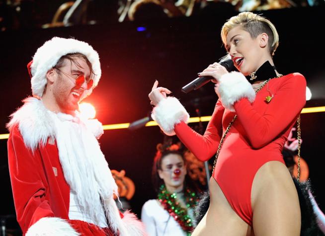 Spotify lancia la playlist Singles Holiday: tra classici del Natale e inediti interpretati dalle icone di oggi, da Miley Cyrus a Demi Lovato La playlist di Natale su Spotify: Spotify Singles Holiday