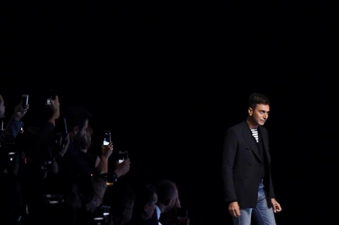 Hedi Slimane sulla passerella Hedi Slimane