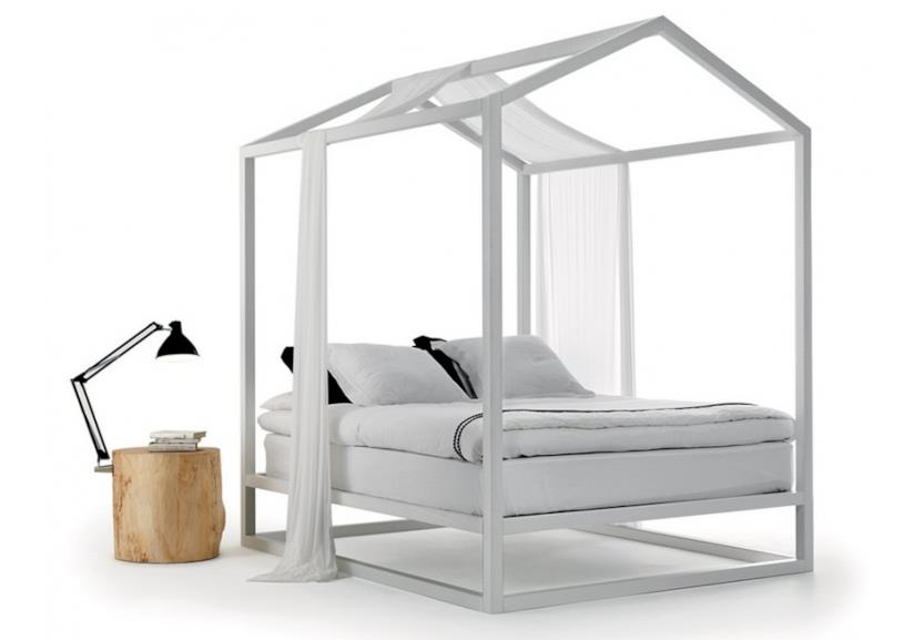 Il letto a centro stanza è scenografico, funzionale e moderno Letto a baldacchino da centro stanza Casetta in Canadà di Mogg