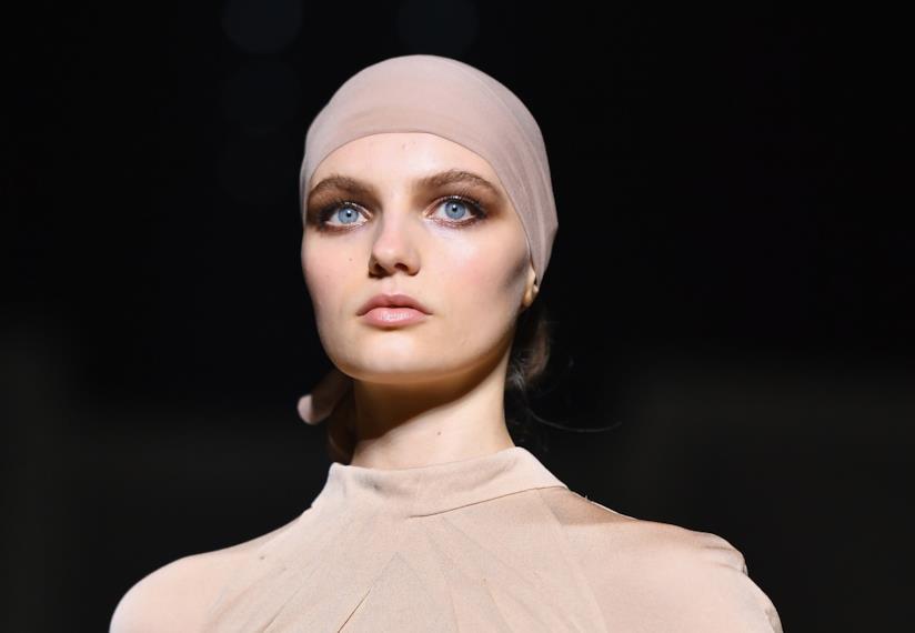 Nuovo chignon per Tom Ford Modella alla sfilata di Tom Ford