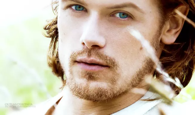 Essere chiamato “figo”: come la prende Sam Heughan?