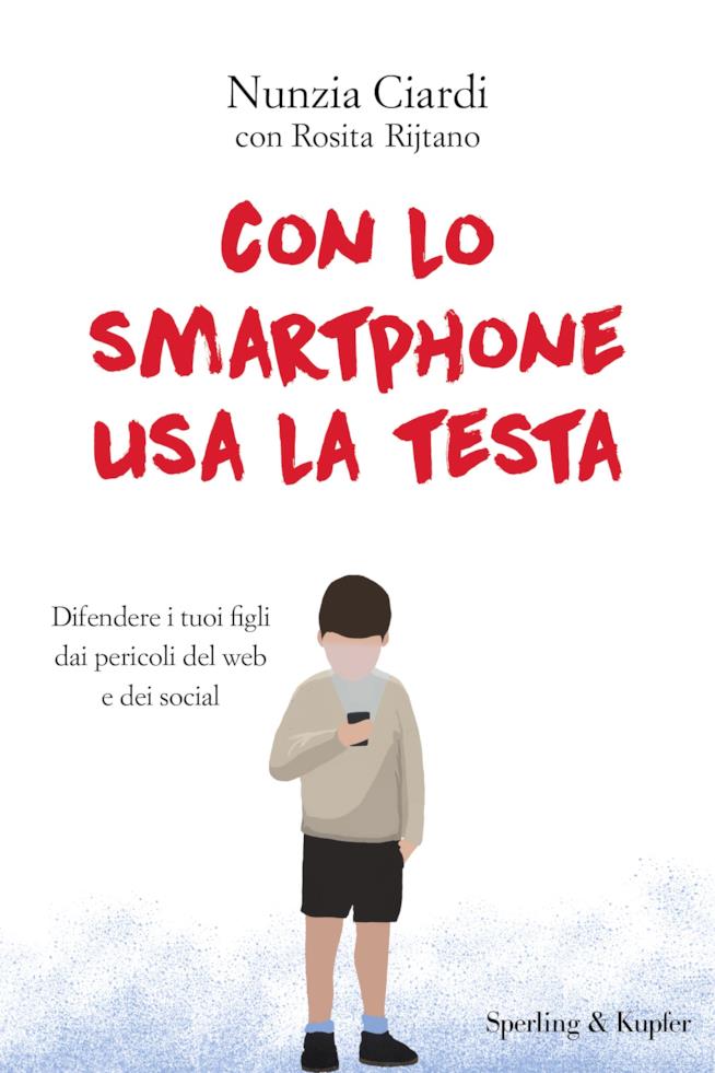 La copertina del libro Con lo smartphone usa la testa Con lo smartphone usa la testa, consigli su come difendere i figli dai pericoli del web
