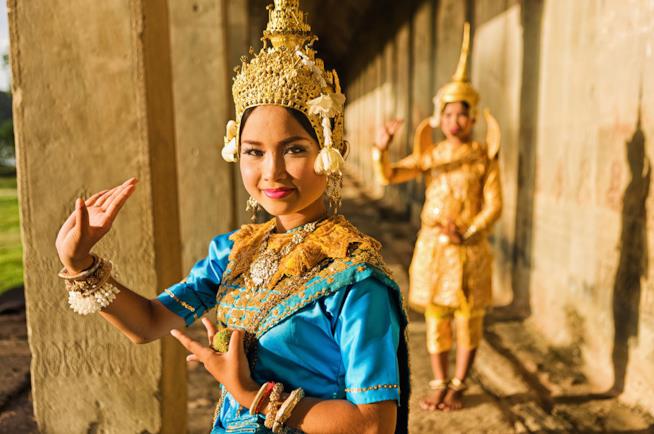 Ballerine di danza Apsara ad Angkor Wat in Cambogia Ballerine di danza Apsara al tempio di Angkor Wat in Cambogia