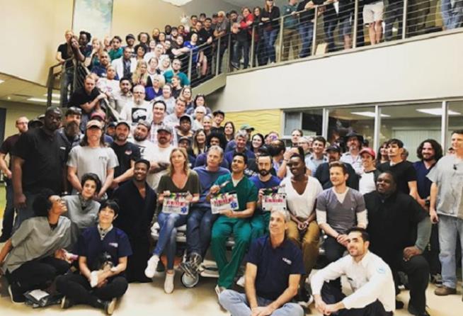 The Resident: fine riprese per la prima stagione della serie TV Foto dal profilo di Emily VanCamp per annunciare la fine delle riprese di The Resident