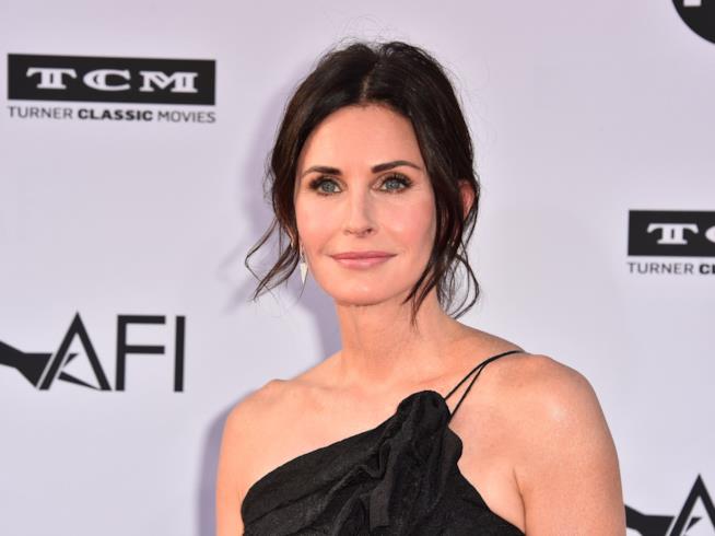 Courteney Cox ha fatto vedere Friends a sua figlia (e lei si è addormentata!) Courteney Cox sul carpet dell'evento AFI