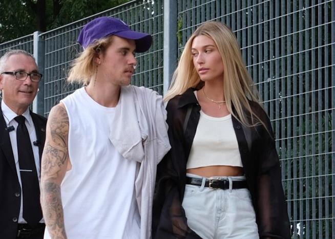 Justin Bieber e Hailey Baldwin passeggiano insieme Justin Bieber e Hailey Baldwin