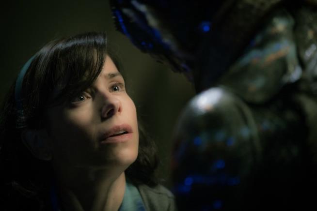The Shape of Water: Guillermo Del Toro porta a Venezia 74 una storia romantica Sally Hawkins e la Creatura di The Shape of Water