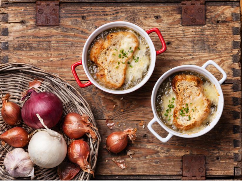 Zuppa di cipolle rosse con la ricetta toscana Zuppa di cipolle rosse toscana, il primo invernale