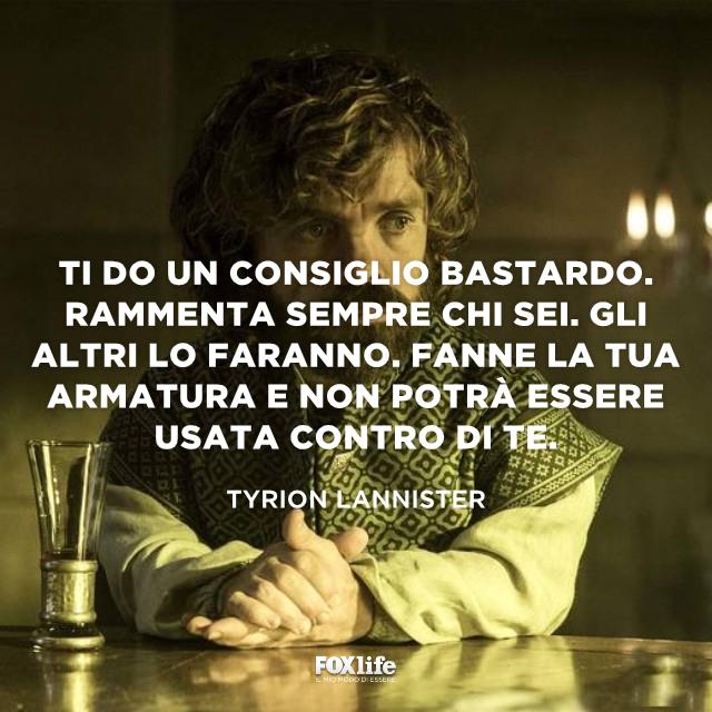 Frse Tyrion Tyrion seduto di fronte un tavolo