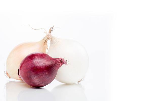 Cipolle, tra i rimedi naturali per la salute della pelle Tre cipolle