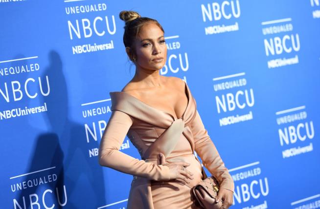Jennifer Lopez e la donazione milionaria all'isola di Porto Rico Primo piano di Jennifer Lopez