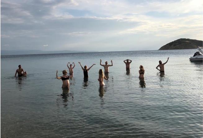 Vacanze greche per Goldie Hawn, Kate Hudson e Kurt Russell Goldie Hawn e Kate Hudson in vacanza