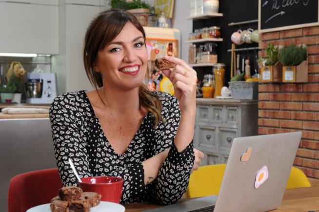Carica le foto dei tuoi piatti migliori per vincere una cooking class con Chiara Maci di #VitadaFoodblogger grazie a FoxLife e Asciugoni Regina Chiara Maci sul set di VitadaFoodblogger