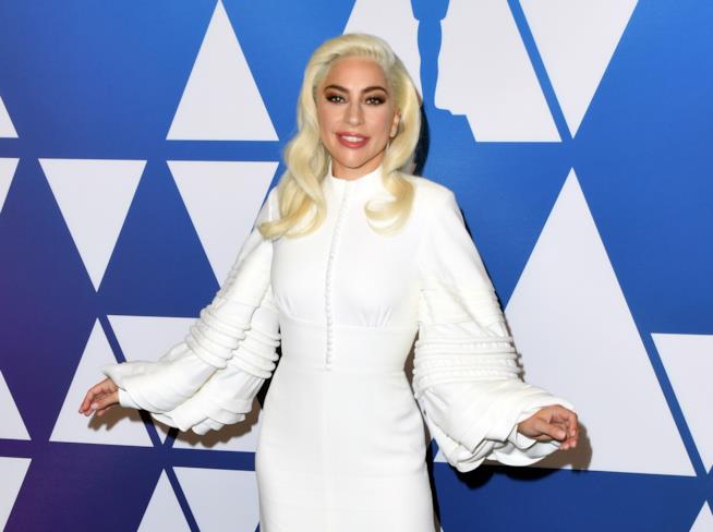 Lady Gaga ha dedicato al film A Star Is Born il suo nuovo tatuaggio Lady Gaga