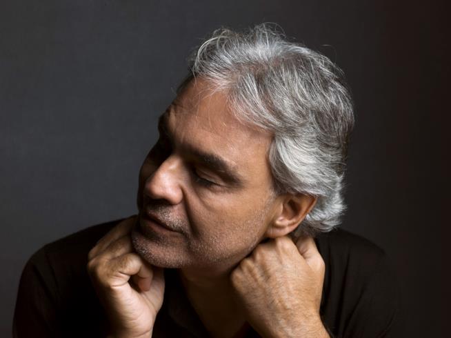 Andrea Bocelli torna con l'album di inediti Sì Andrea Bocelli per il nuovo album di inediti Sì, dal 26 ottobre 2018