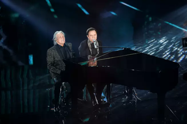 Roby Facchinetti e Riccardo Fogli gareggiano a Sanremo 2018 con il brano Il segreto del tempo L'esibizione di Roby Facchinetti e Riccardo Fogli a Sanremo 2018