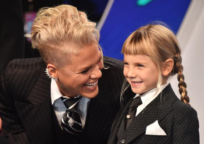 Pink commuove il pubblico degli MTV VMA 2017 con il suo discorso Pink con la figlia Willow agli MTV VMA 2017