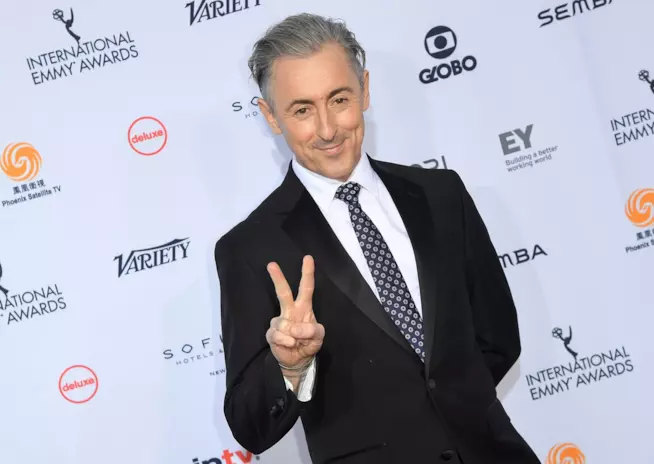 Alan Cumming non ha voluto interpretare Doctor Who Alan Cumming saluta i fan