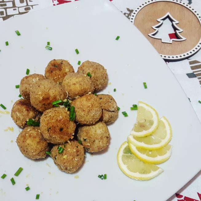 Polpette di merluzzo Piatto di pesce e limone