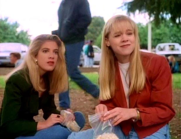 Le giacche ampie, di moda negli anni '90 Donna e Kelly al West Beverly High