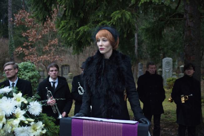 Andrà in onda il 29 dicembre su Sky Arte Manifesto, il film con Cate Blanchett in cui l'attrice interpreta 13 personaggi diversi Cate Blanchett in una scena di Manifesto