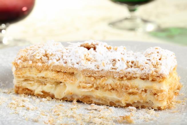 Millefoglie farcita con la crema pasticcera Millefoglie alla crema