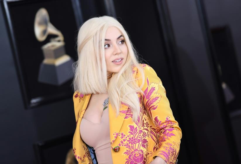 Ava Max al secondo posto nella classifica singoli del Regno Unito, in vetta ancora Ariana Grande Per Ava Max secondo posto nella classifica dei singoli più ascoltati in UK; Ariana Grande prima
