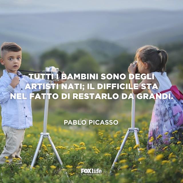 Frase Picasso Bambini si scattano foto a vicenda